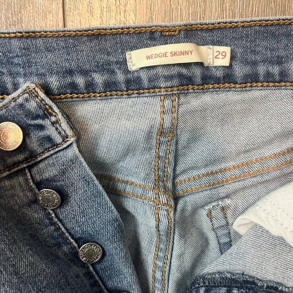 Levi’s Distressed Skinny Jeans - Picture 2 of 5